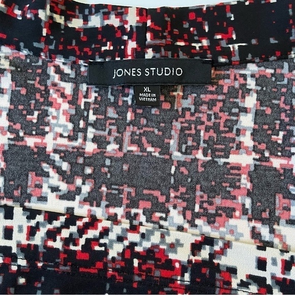 3/$20 ❤️ JONES Studio Black Red Abstract Cap Sleeve Top US XL - Picture 6 of 6